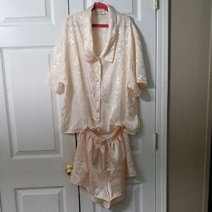 Victoria's Secret vintage 90's  ivory color pajama short set Sz M NWOT